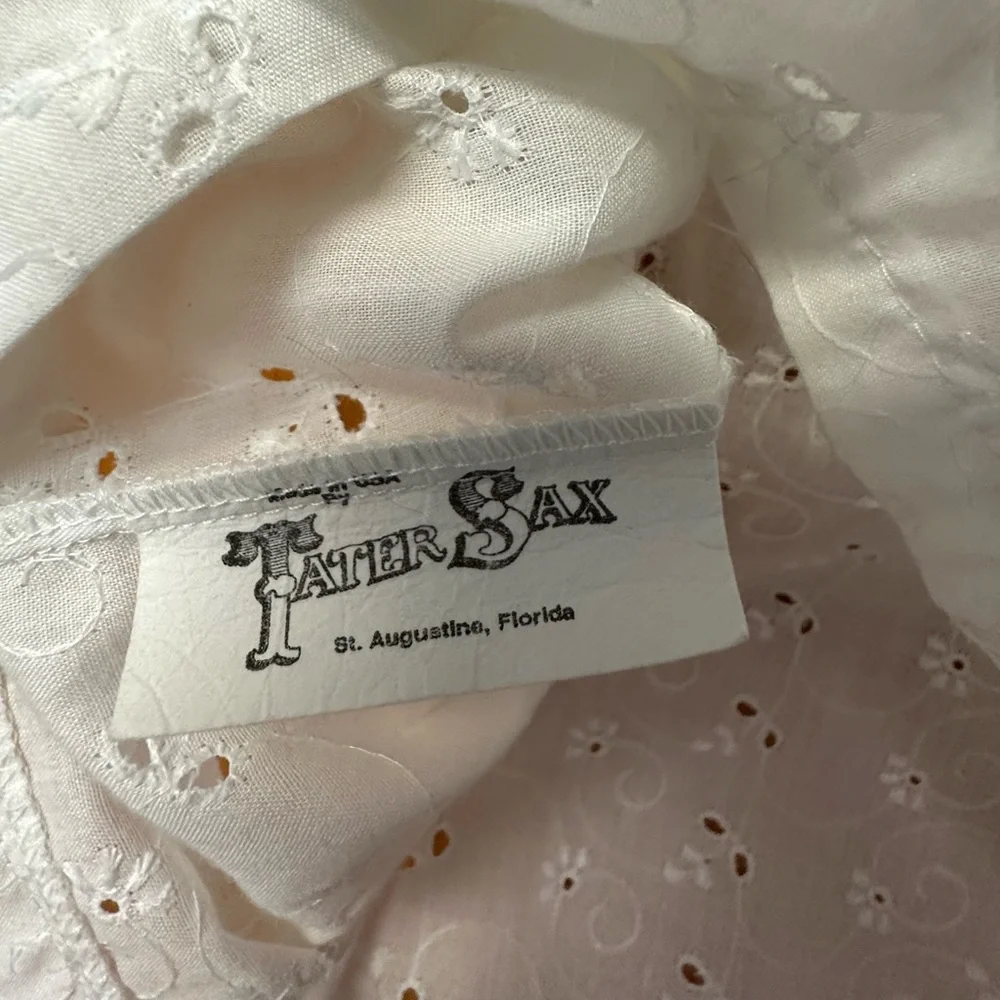 Peasant Style White Eyelet Blouse Size Small. Short Sleeves. - Picture 8 of 9